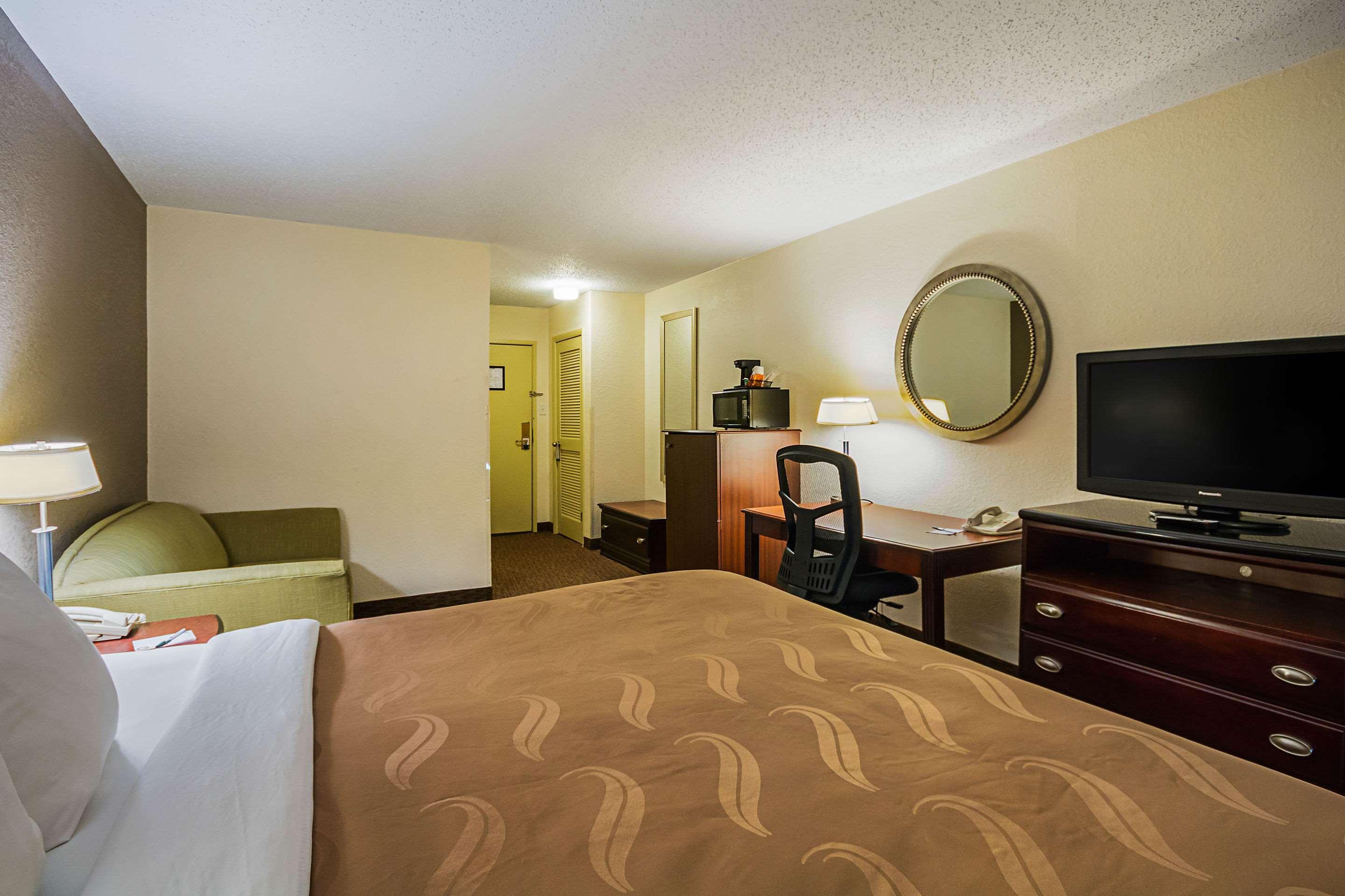 Quality Inn Fairmont Exterior photo
