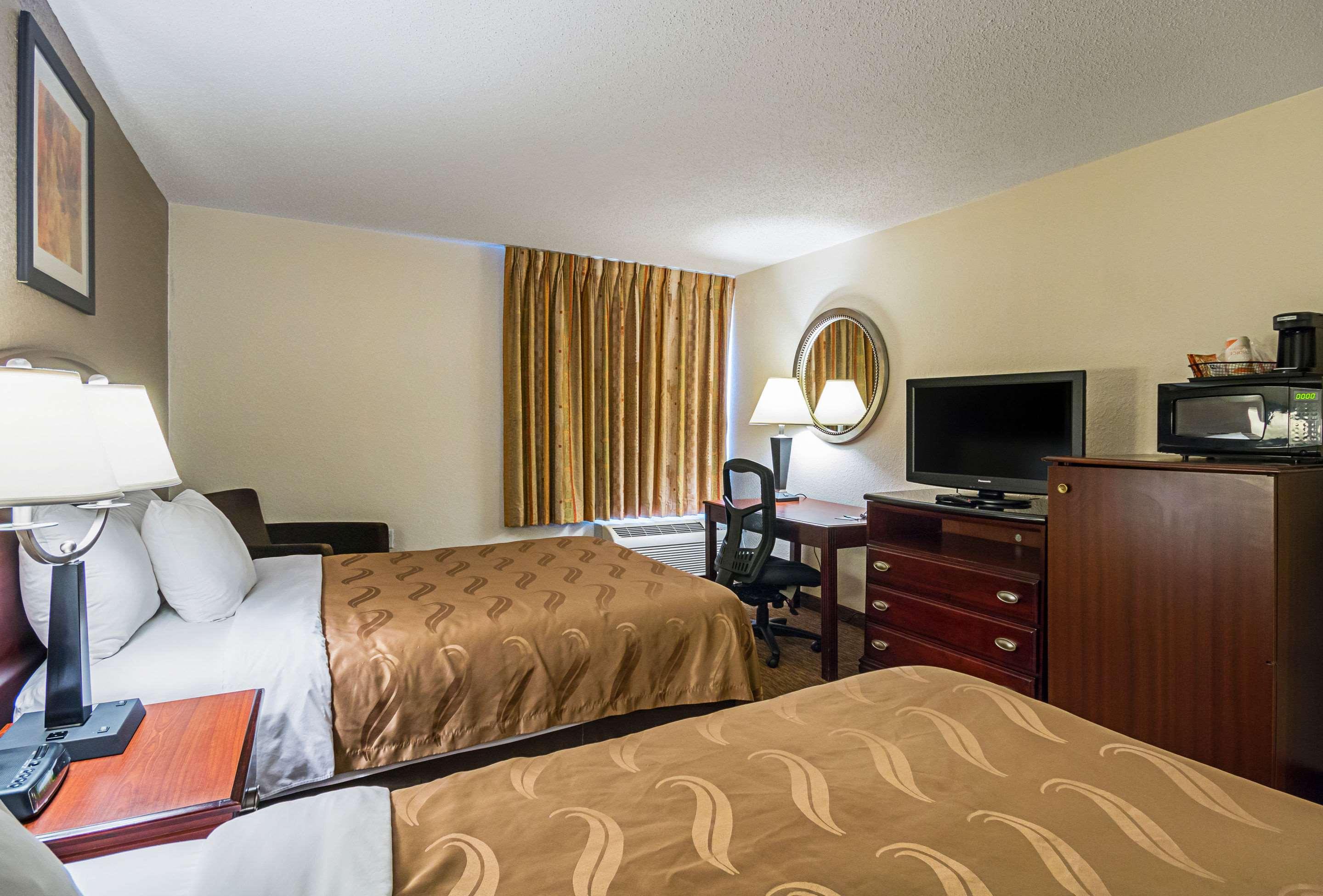 Quality Inn Fairmont Exterior photo