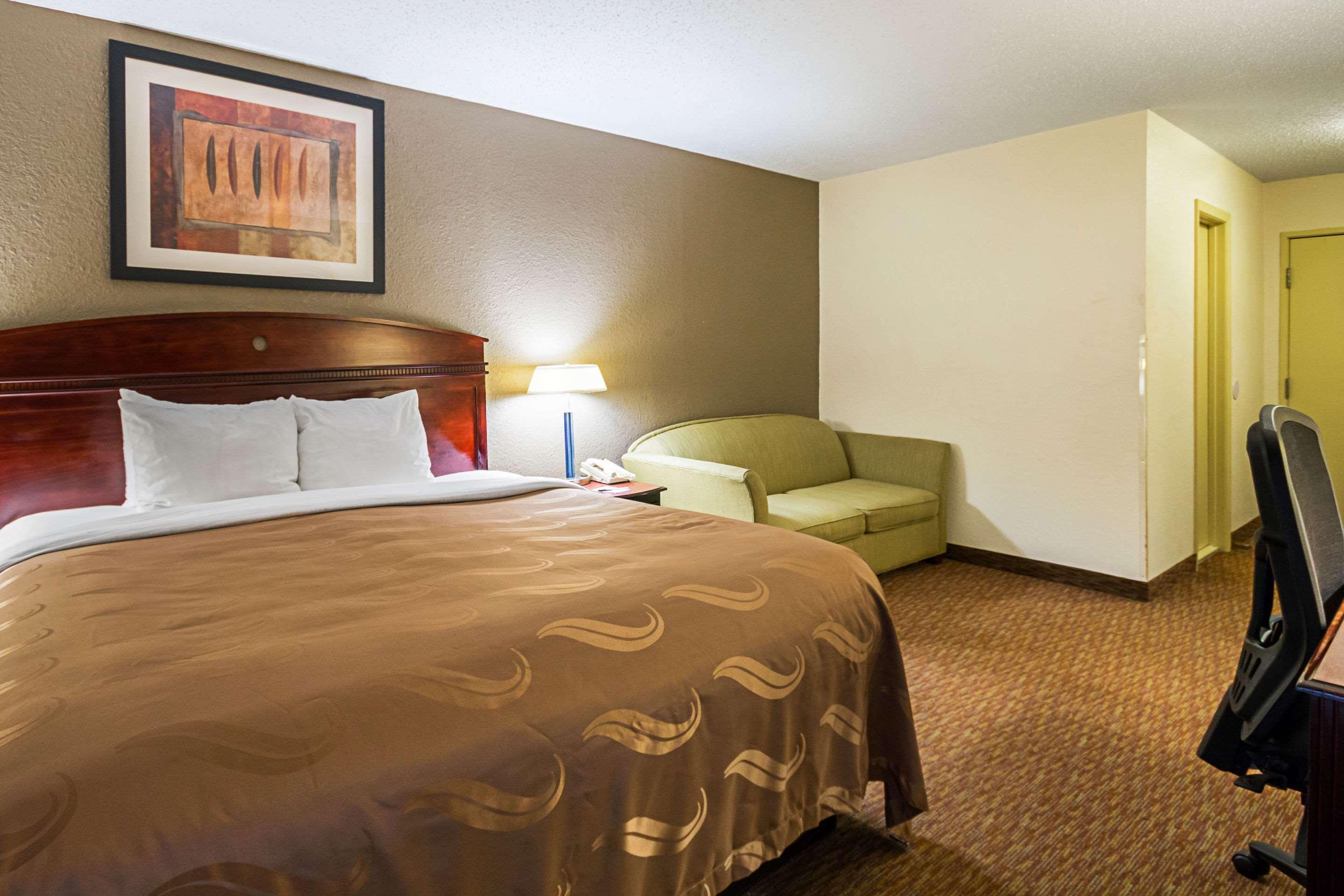 Quality Inn Fairmont Exterior photo