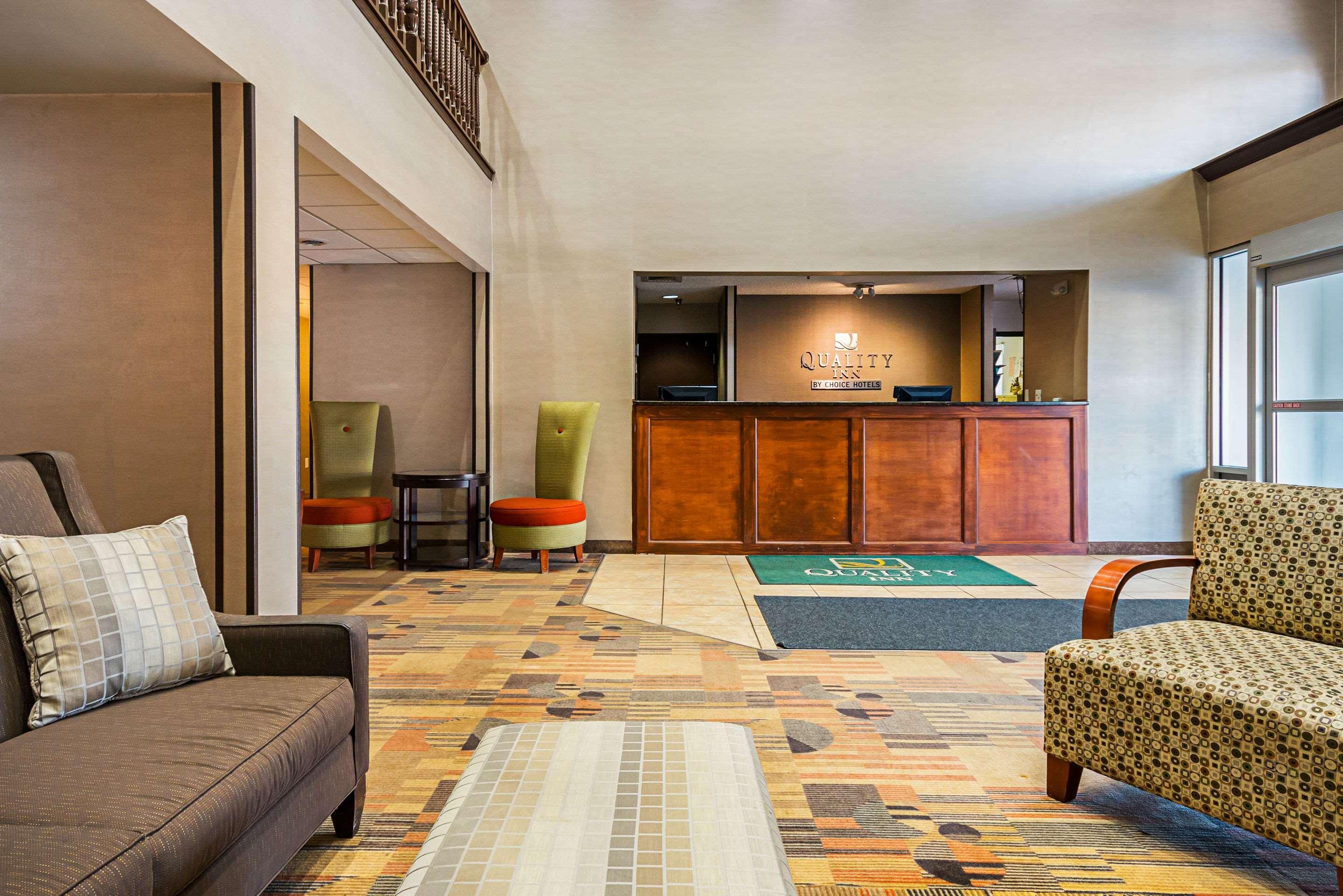 Quality Inn Fairmont Exterior photo