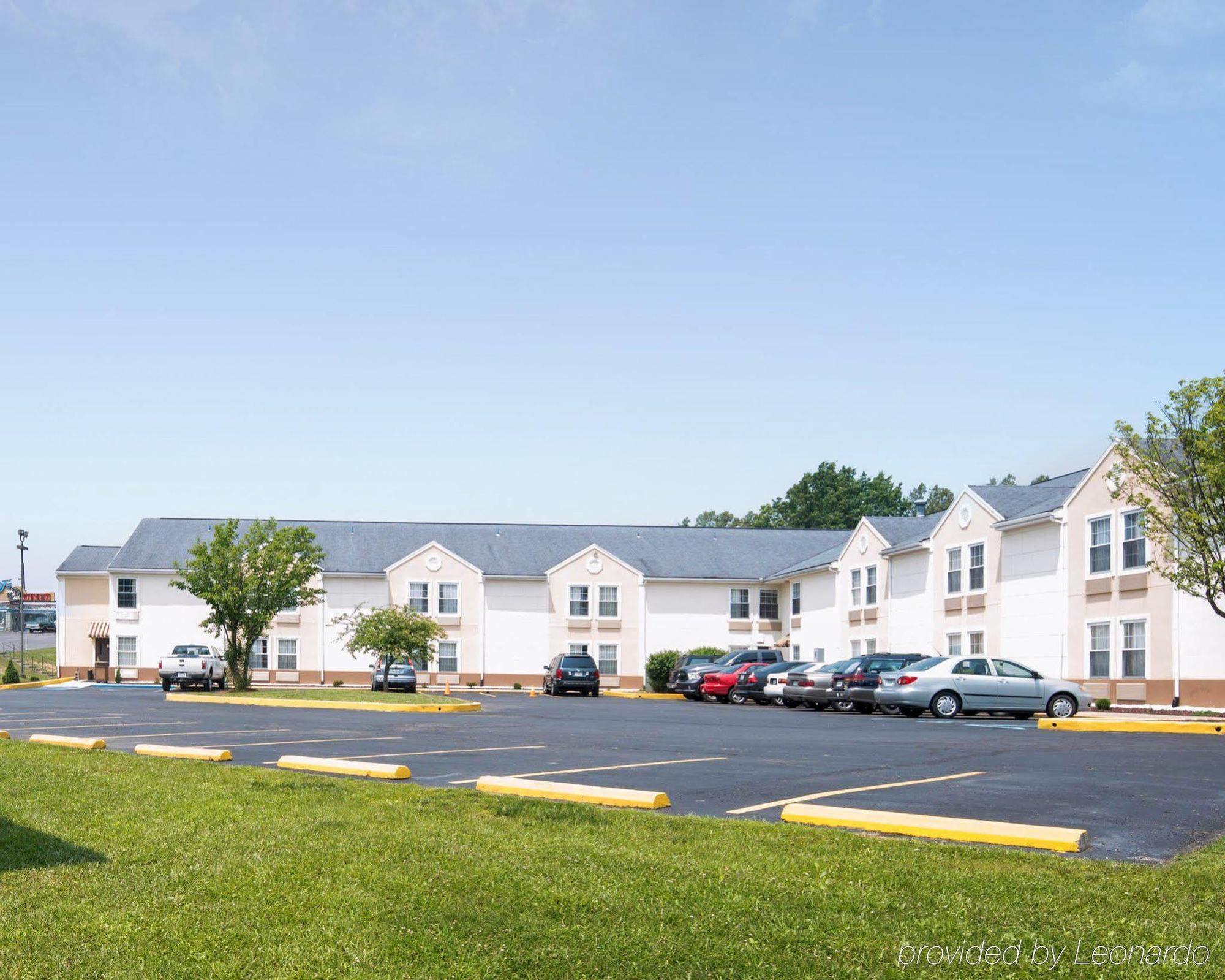Quality Inn Fairmont Exterior photo