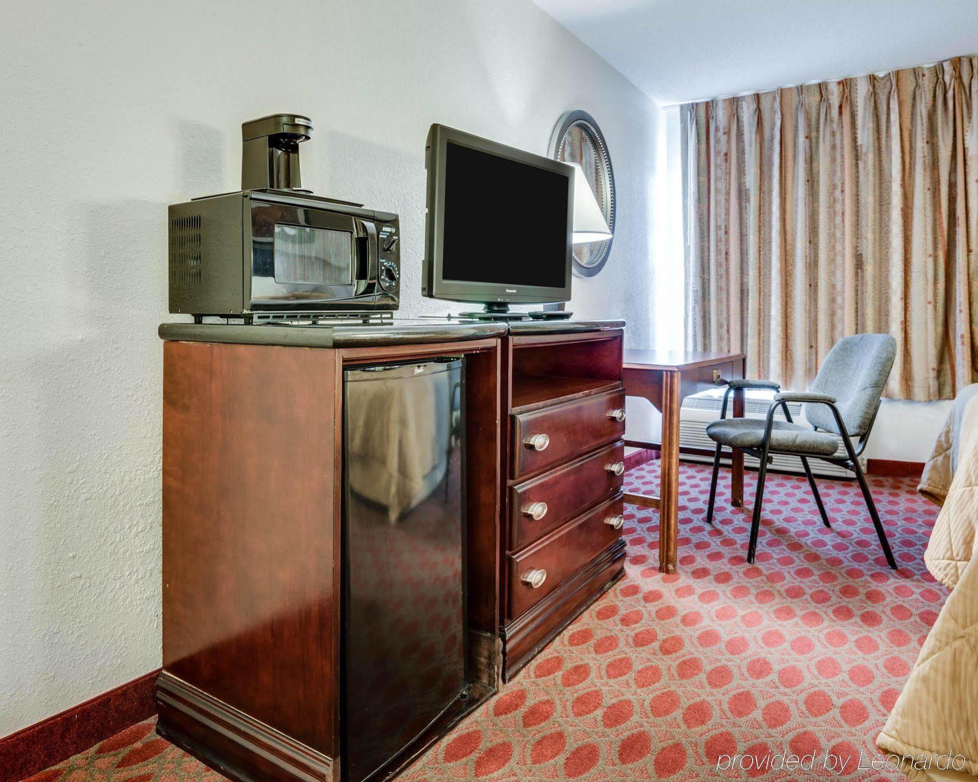 Quality Inn Fairmont Exterior photo