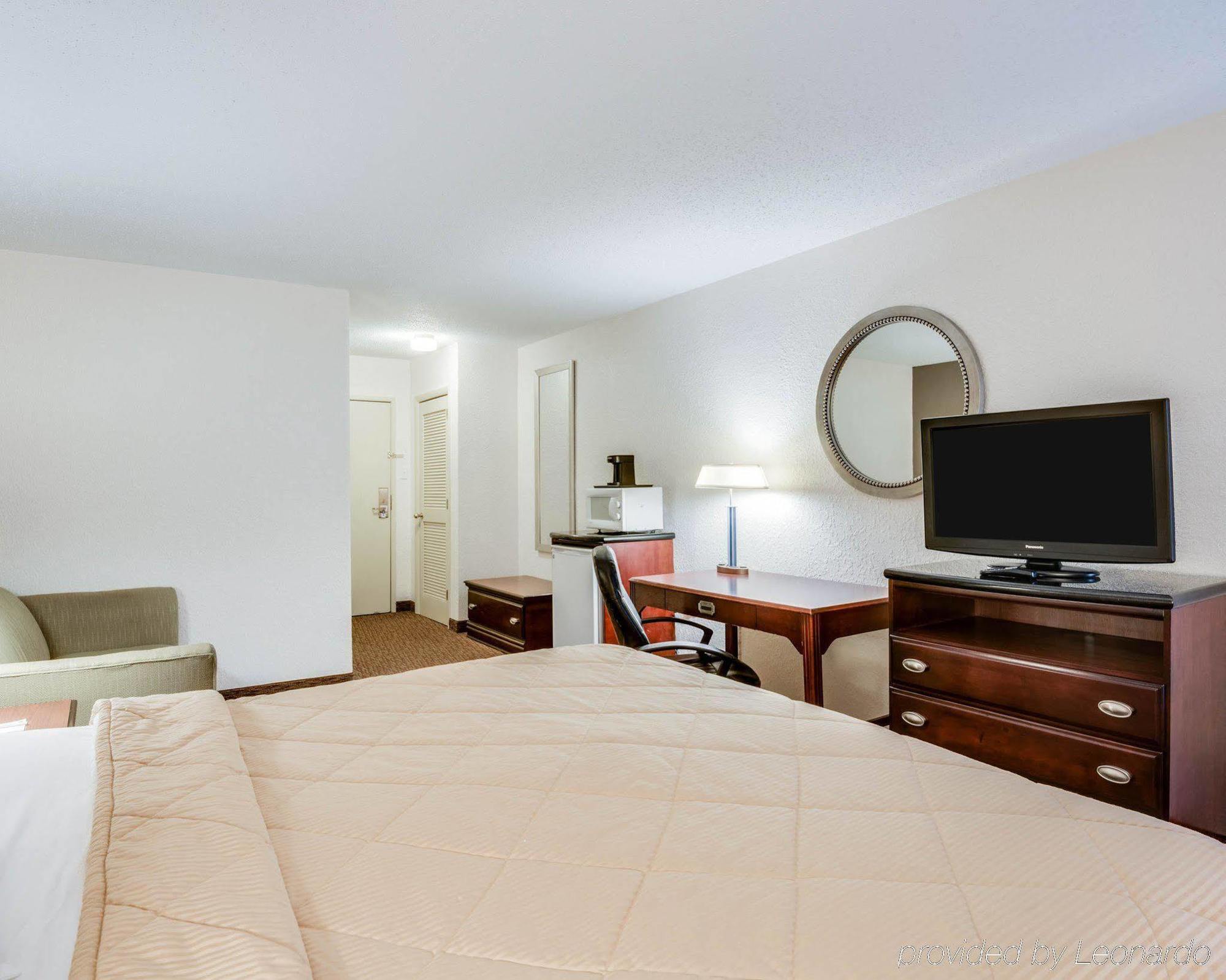 Quality Inn Fairmont Exterior photo